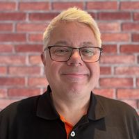 VD Claes Johansson på 7H Plast – expert på formsprutning av plastprodukter.